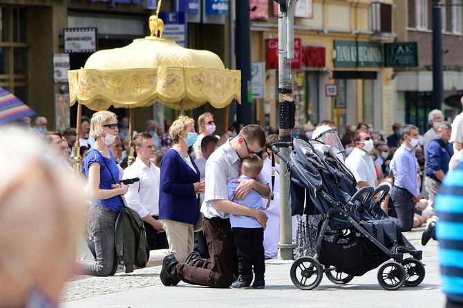 Olsztyn. Centralna procesja Bożego Ciała