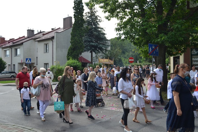 Tarnobrzeg. Procesja w parafii Chrystusa Króla