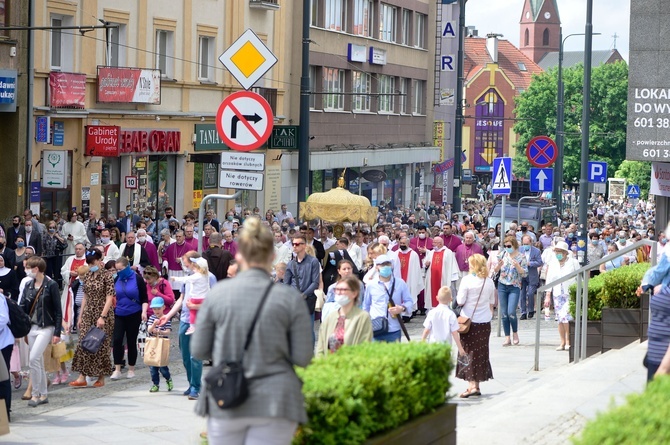 Olsztyn. Centralna procesja Bożego Ciała