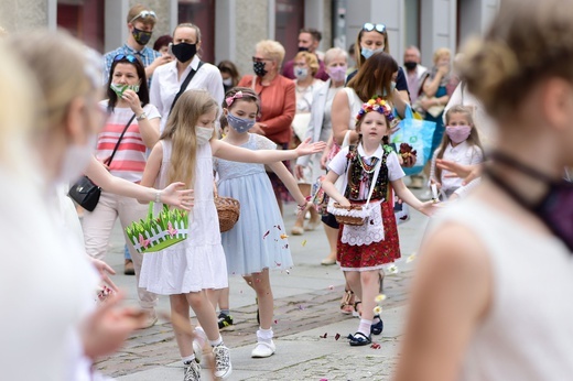 Olsztyn. Centralna procesja Bożego Ciała