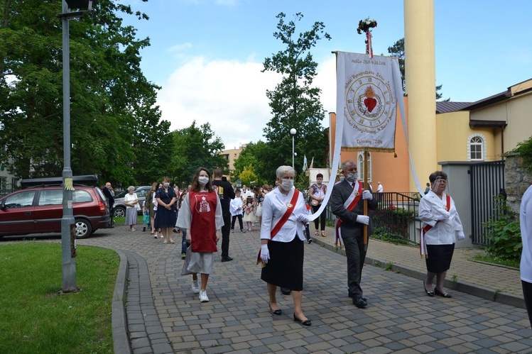 Tarnobrzeg. Procesja w parafii Chrystusa Króla