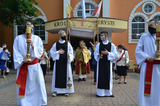 Tarnobrzeg. Procesja w parafii Chrystusa Króla