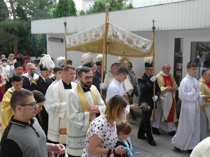 Tarnobrzeg. Procesja w parafii MBNP