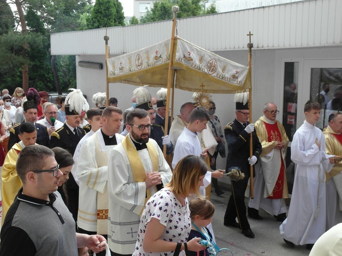Tarnobrzeg. Procesja w parafii MBNP