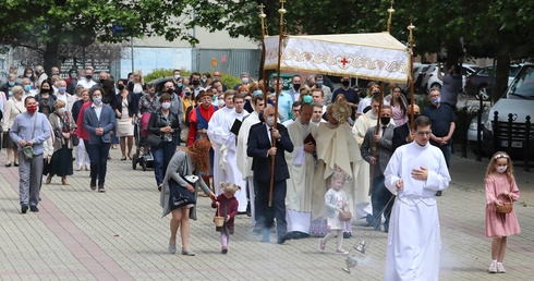 Abp Skworc w Boże Ciało: Jako wspólnota jesteśmy za siebie odpowiedzialni