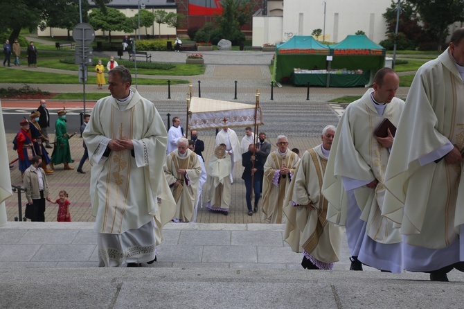 Uroczystości Bożego Ciała w katowickiej katedrze cz. 2