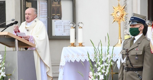 Kard. Nycz: Czym dla nas jest Eucharystia?