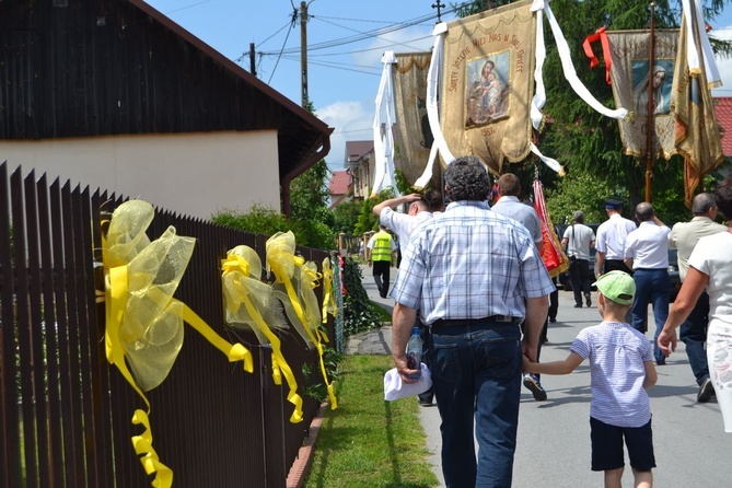 Tarnobrzeg. Procesja w parafii św. Marii Magdaleny