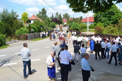 Tarnobrzeg. Procesja w parafii św. Marii Magdaleny