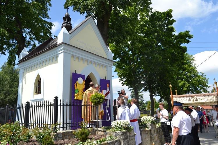 Tarnobrzeg. Procesja w parafii św. Marii Magdaleny