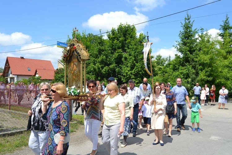 Tarnobrzeg. Procesja w parafii św. Marii Magdaleny