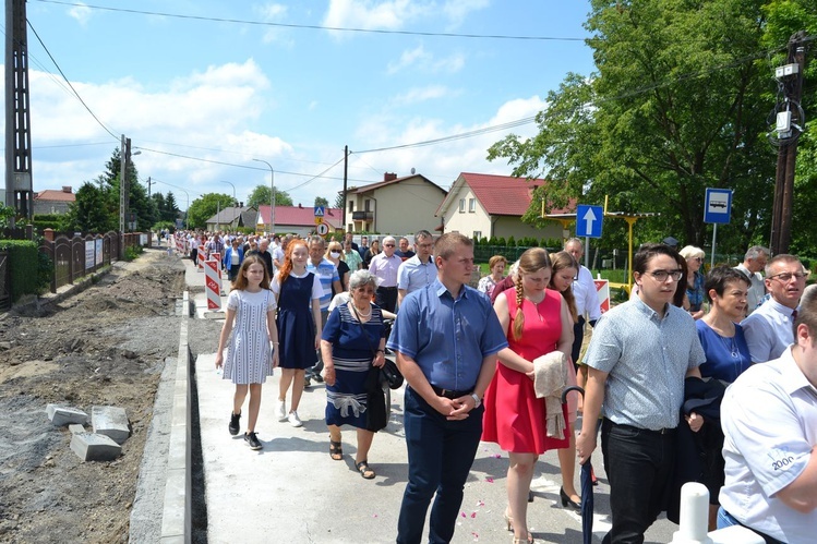 Tarnobrzeg. Procesja w parafii św. Marii Magdaleny