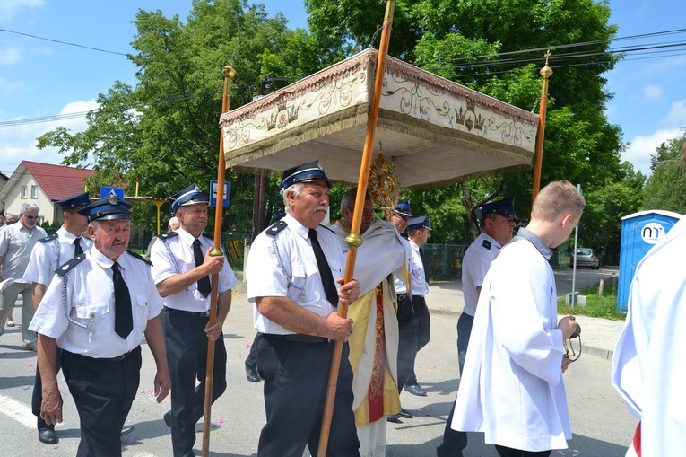 Tarnobrzeg. Procesja w parafii św. Marii Magdaleny