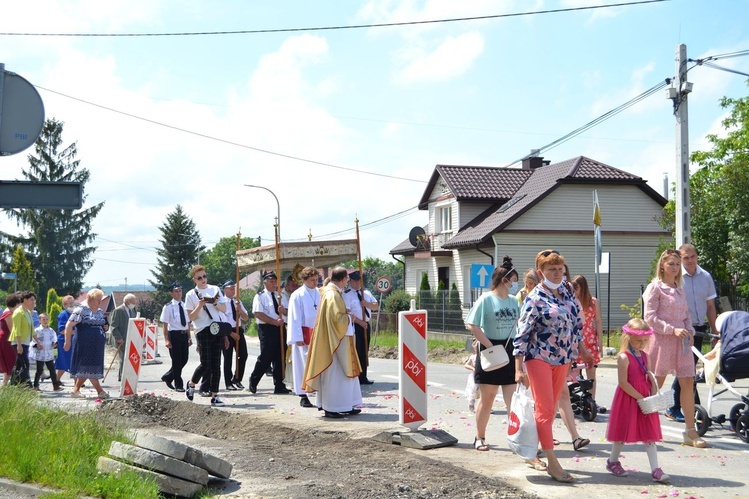 Tarnobrzeg. Procesja w parafii św. Marii Magdaleny