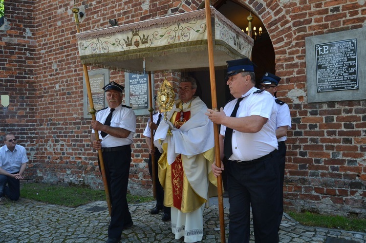 Tarnobrzeg. Procesja w parafii św. Marii Magdaleny