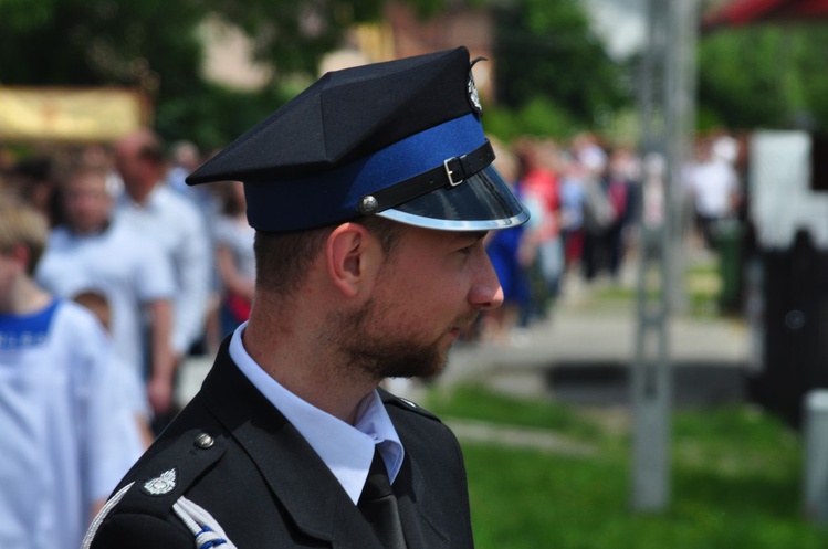 Tarnobrzeg. Procesja w parafii Matki Bożej Częstochowskiej