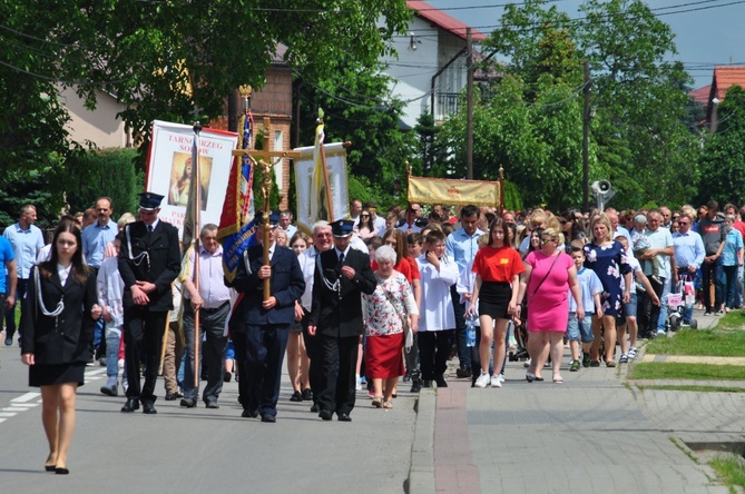 Tarnobrzeg. Procesja w parafii Matki Bożej Częstochowskiej