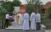 Tarnobrzeg. Procesja w parafii Matki Bożej Częstochowskiej