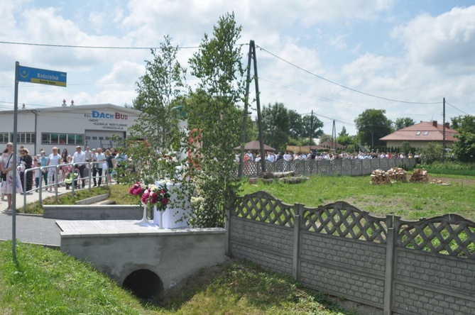 Tarnobrzeg. Procesja w parafii Matki Bożej Częstochowskiej