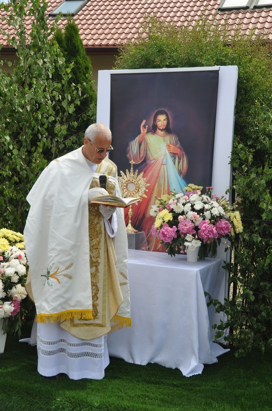 Tarnobrzeg. Procesja w parafii Matki Bożej Częstochowskiej