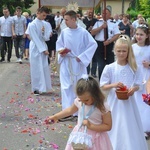 Tarnobrzeg. Procesja w parafii Matki Bożej Częstochowskiej