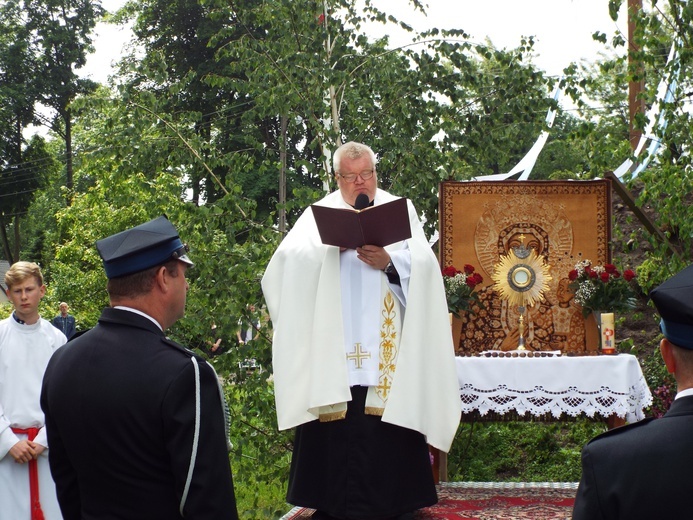 Uroczystość Bożego Ciała w Puszczy Mariańskiej