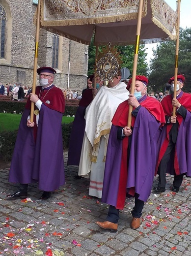 Strzegom. Parafia pw. Świętych Apostołów Piotra i Pawła