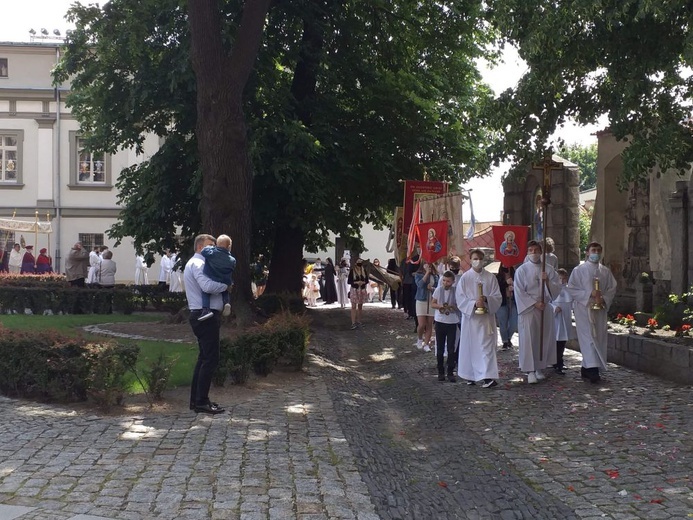 Strzegom. Parafia pw. Świętych Apostołów Piotra i Pawła