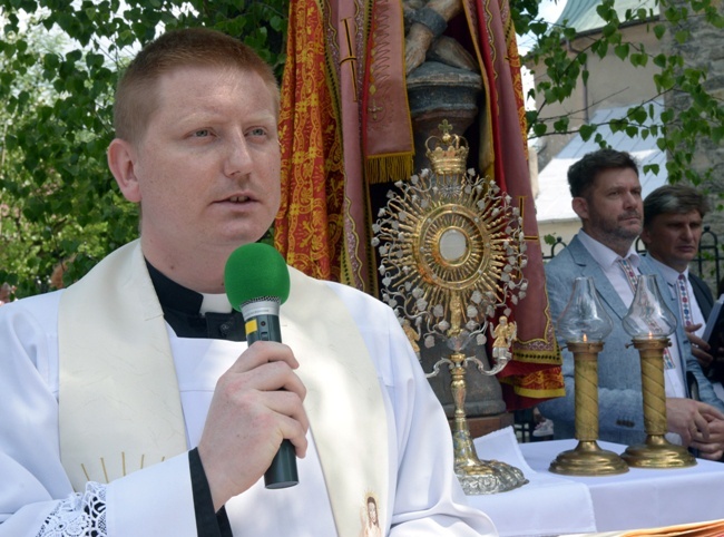 Procesja Bożego Ciała w opoczyńskiej parafii św. Bartłomieja