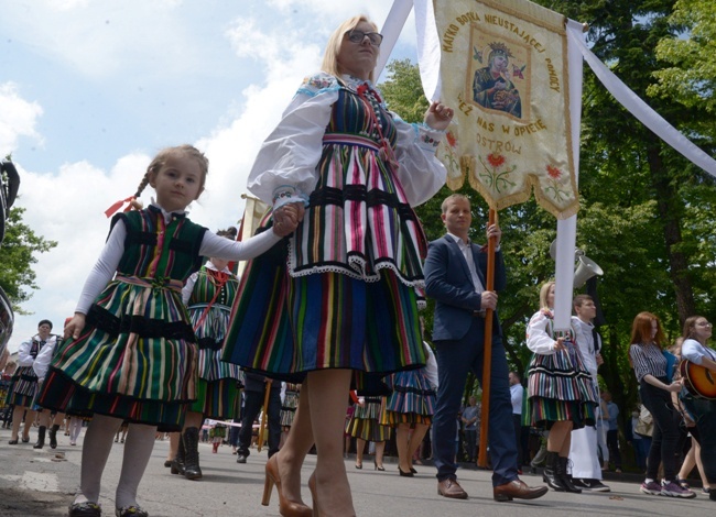 Procesja Bożego Ciała w opoczyńskiej parafii św. Bartłomieja