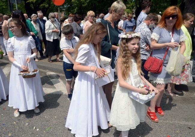 Procesja Bożego Ciała w opoczyńskiej parafii św. Bartłomieja