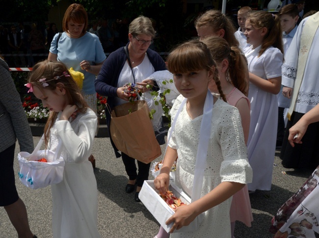 Procesja Bożego Ciała w opoczyńskiej parafii św. Bartłomieja