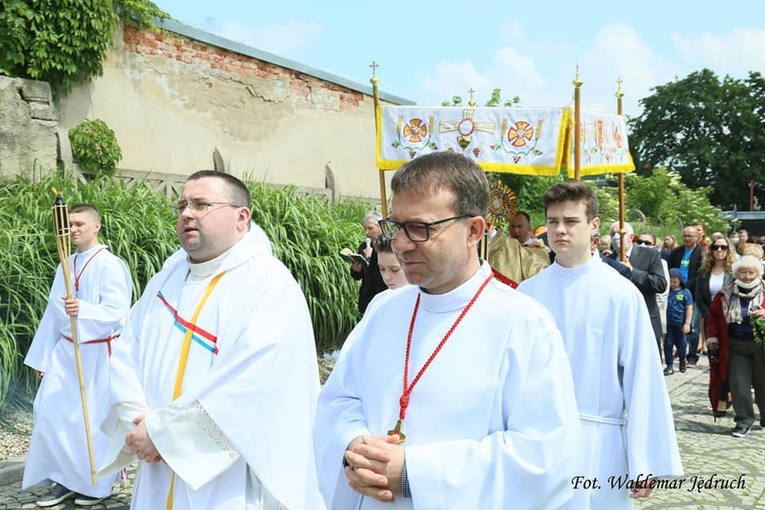 Strzegom. Parafia pw. Zbawiciela Świata i MB Szkaplerznej