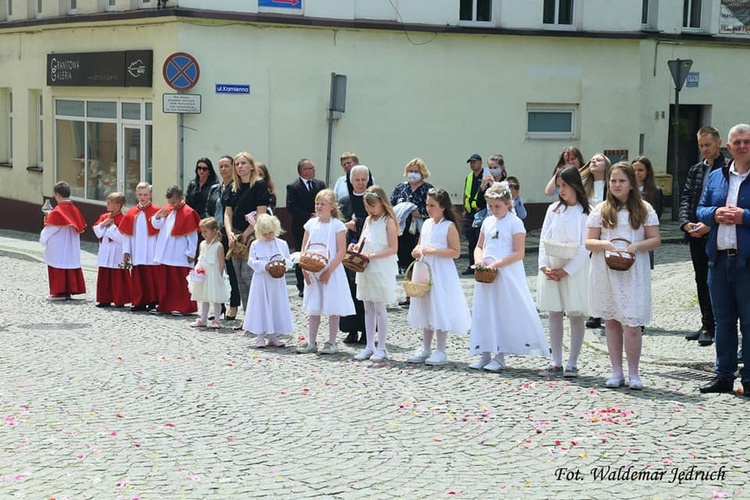 Strzegom. Parafia pw. Zbawiciela Świata i MB Szkaplerznej