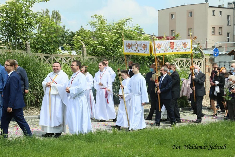 Strzegom. Parafia pw. Zbawiciela Świata i MB Szkaplerznej