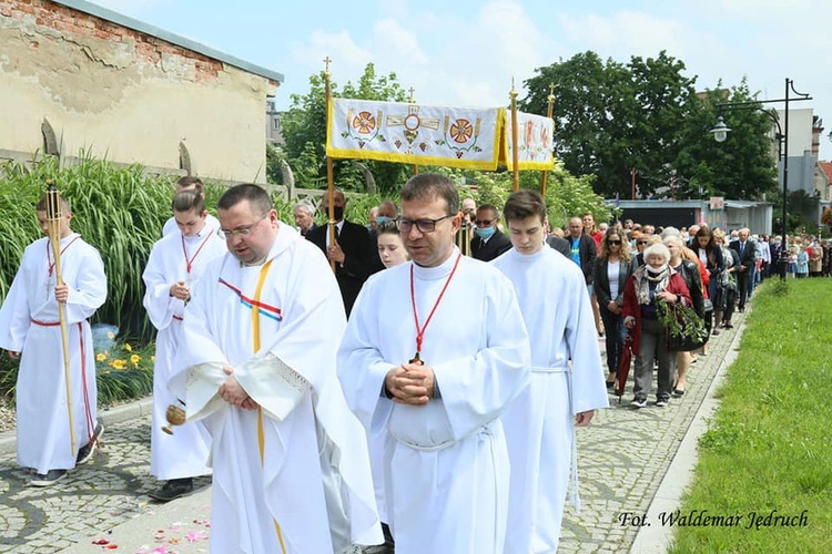 Strzegom. Parafia pw. Zbawiciela Świata i MB Szkaplerznej