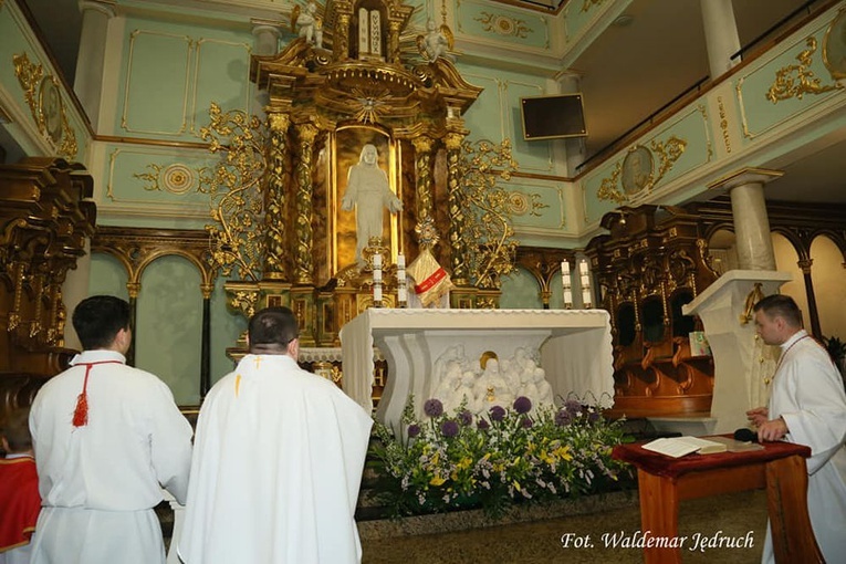 Strzegom. Parafia pw. Zbawiciela Świata i MB Szkaplerznej