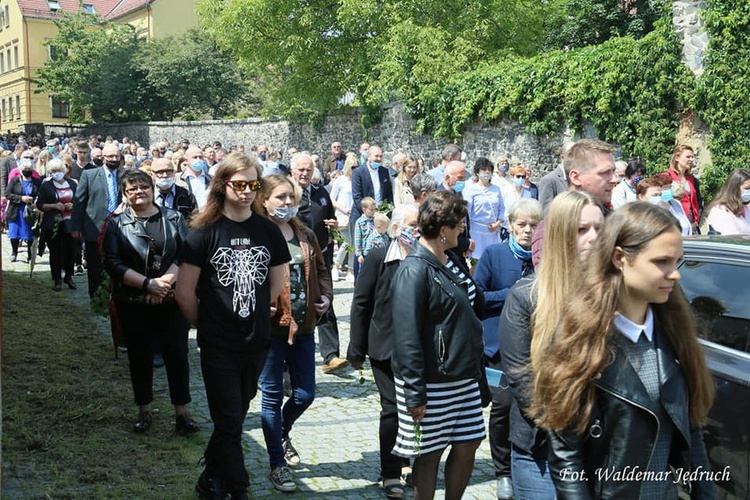 Strzegom. Parafia pw. Zbawiciela Świata i MB Szkaplerznej