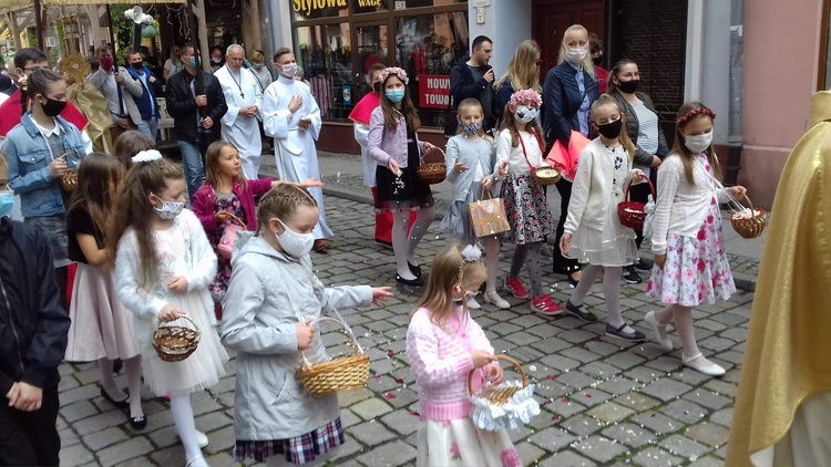 Wałbrzych. Parafia pw. Aniołów Stróżów