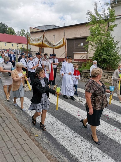 Ostroszowice. Parafia pw. św. Jadwigi