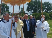 Tegoroczna trasa procesji przebiegała przez wieś Boczki Chełmońskie.