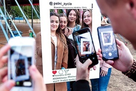 Zeszłorocznej edycji towarzyszyła instagramowa ramka. W tym roku młodzi marzą jednak o wyjściu poza ekrany komputerów i smartfonów, a rozgrywka pomoże im zrobić to w dobrym stylu.