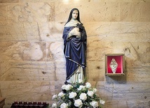 ▲	Nisza z relikwiami św. Rity. ▼	Kościół w Komornikach.