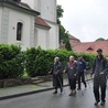 Miłośnicy nordic walking idą na pielgrzymkę