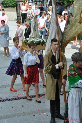 Za Panem Jezusem w Szymbarku