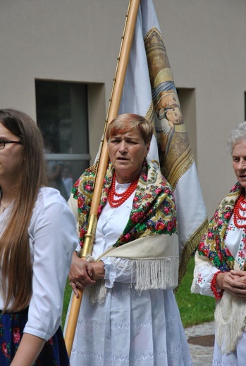 Za Panem Jezusem w Szymbarku