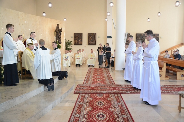 Święcenia diakonatu