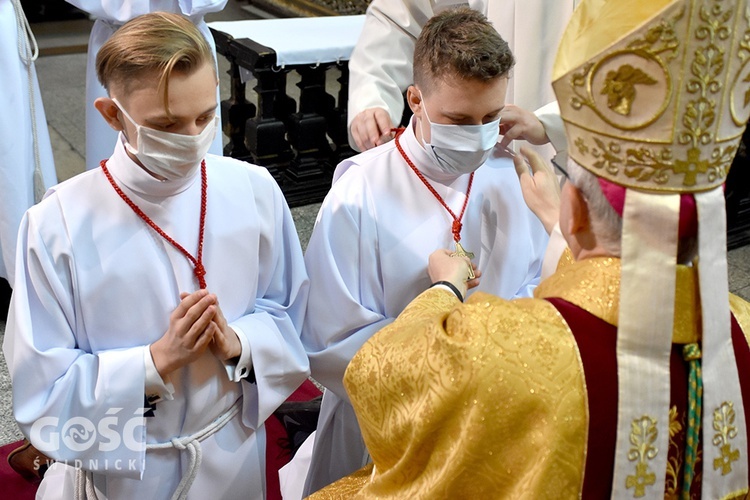 Promocja nowych lektorów i ceremoniarzy w diecezji świdnickiej