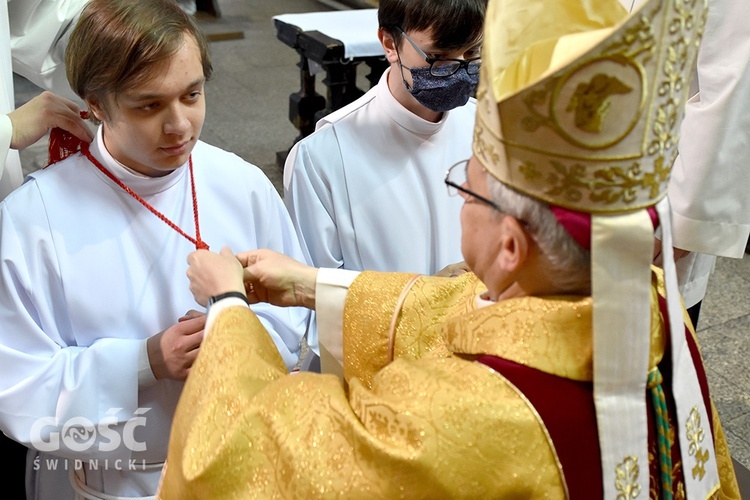 Promocja nowych lektorów i ceremoniarzy w diecezji świdnickiej