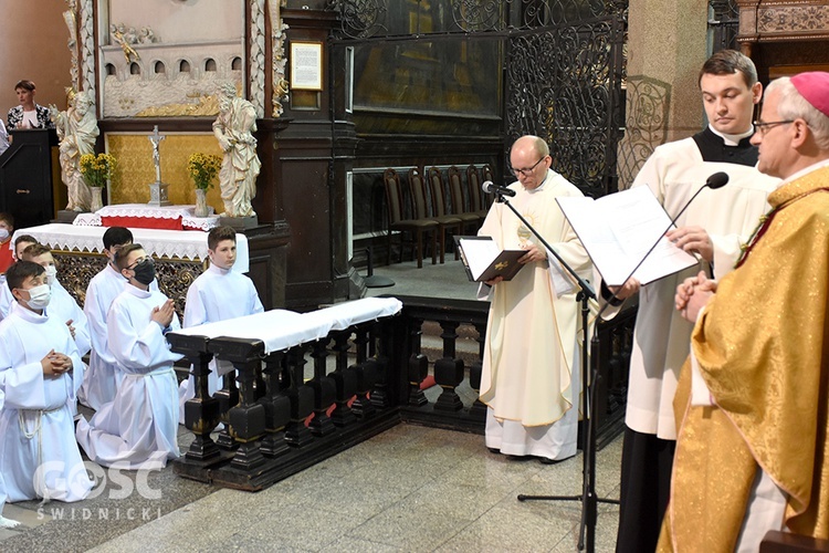 Promocja nowych lektorów i ceremoniarzy w diecezji świdnickiej